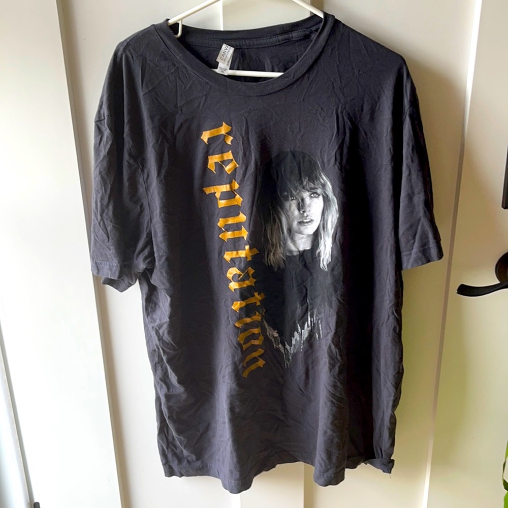 SOLD! Taylor Swift Reputation Stadium Tour t-shirt